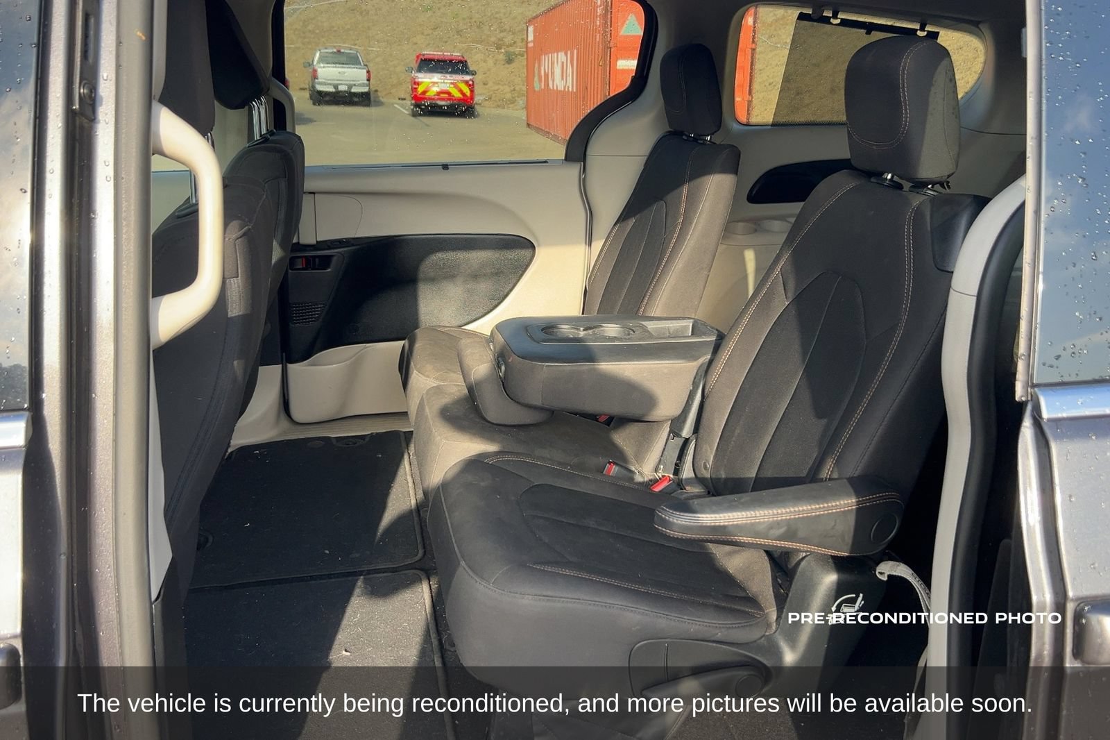 Used 2017 Chrysler Pacifica Touring Plus w/ Tire & Wheel Group FWD image 12