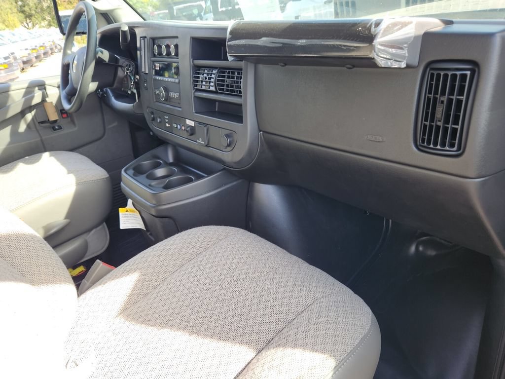 New 2025 Chevrolet Express 3500 RWD image 10