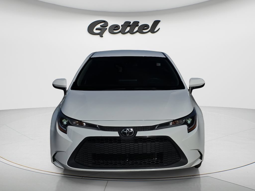 Used 2022 Toyota Corolla LE FWD image 2
