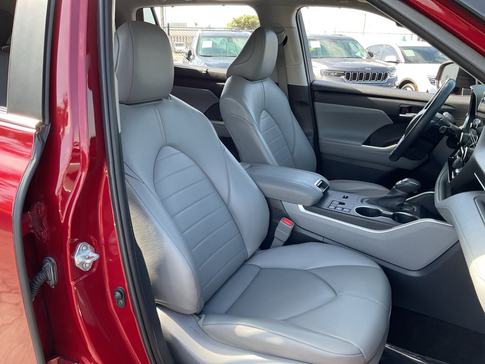 Used 2023 Toyota Highlander XLE FWD image 21