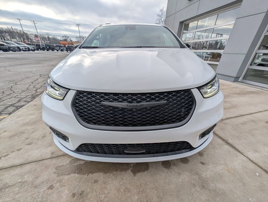 New 2026 Chrysler Pacifica Select w/ S Appearance Package image 10