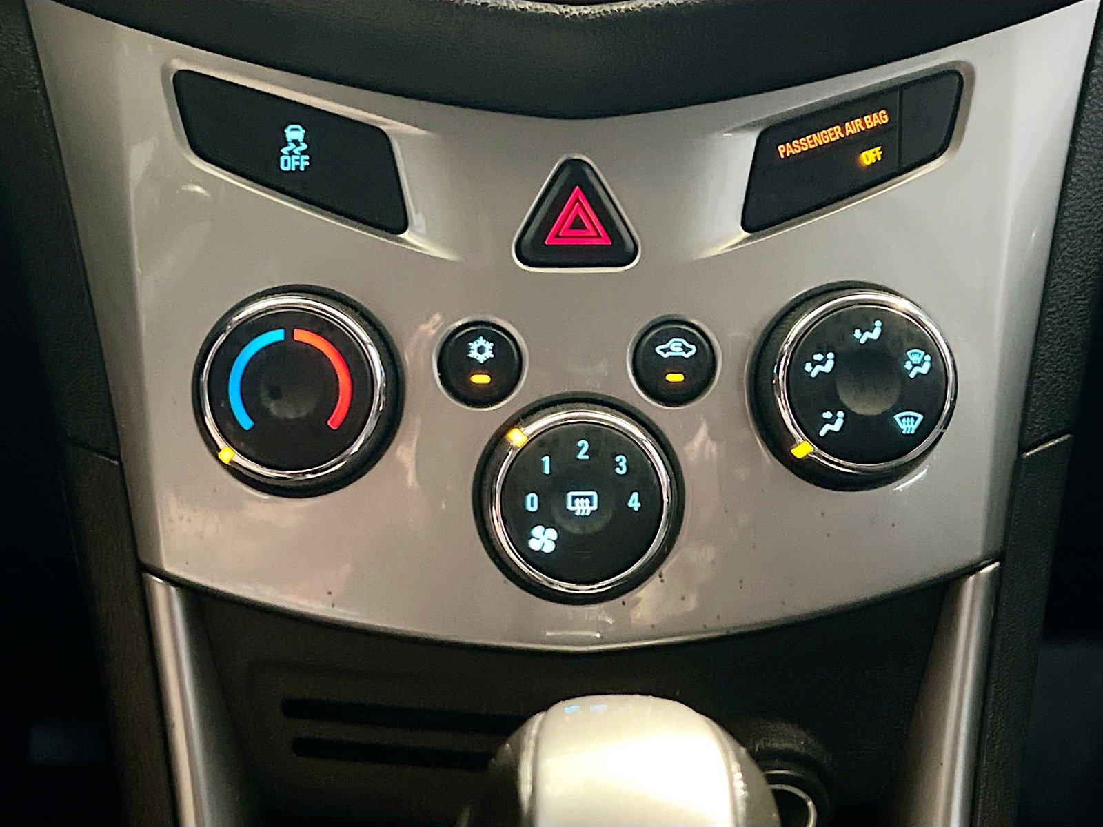 Used 2016 Chevrolet Trax LT w/ LT Sun and Sound Package FWD image 11