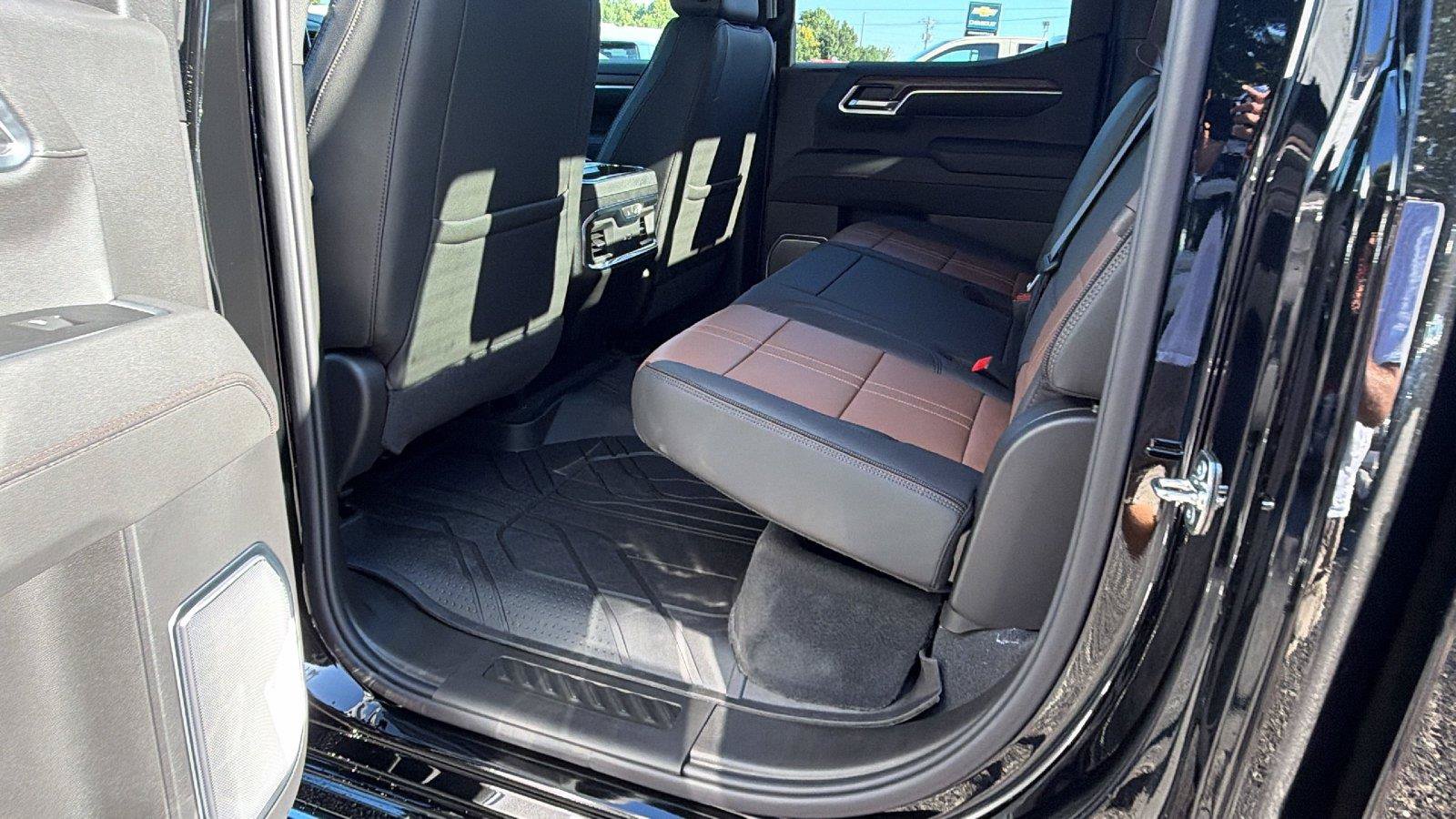 New 2026 Chevrolet Silverado 1500 High Country w/ High Country Premium Package AWD/4WD image 17