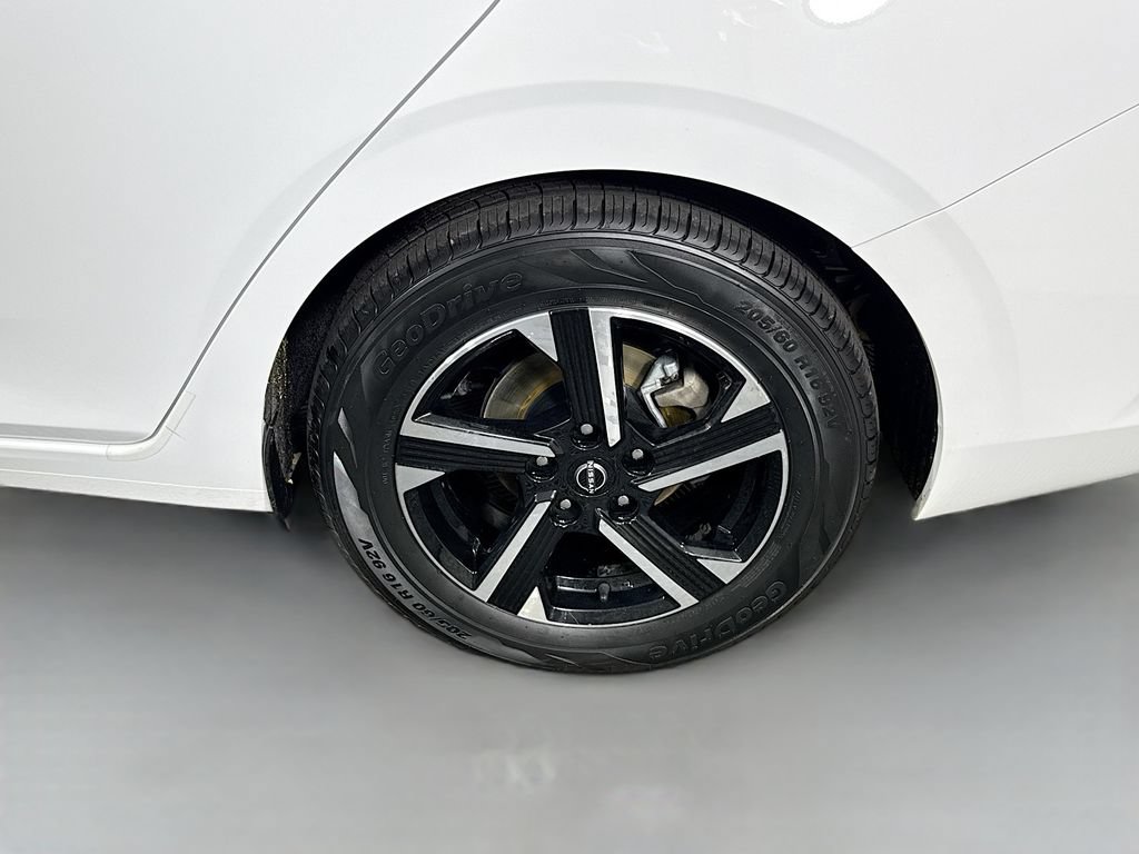 Certified 2024 Nissan Sentra SV FWD image 32