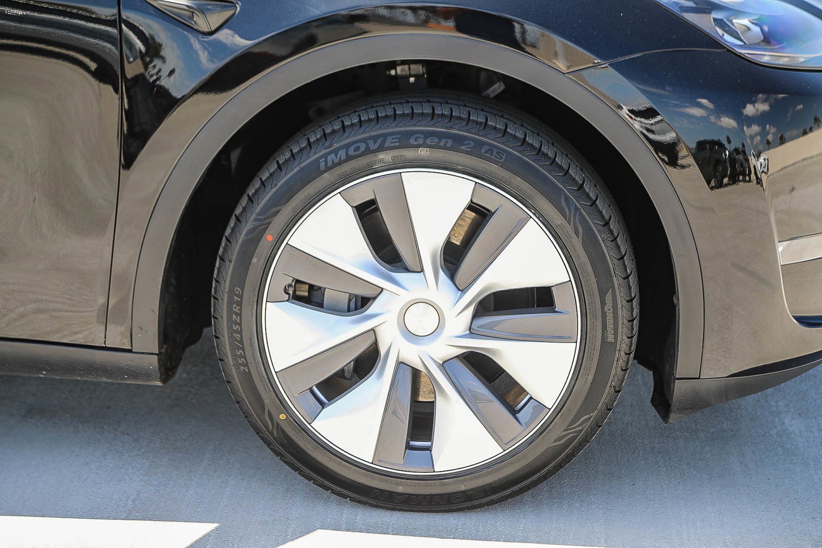 Used 2024 Tesla Model Y Long Range AWD/4WD image 10