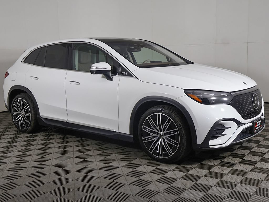 Used 2023 Mercedes-Benz EQE 500 4MATIC SUV w/ Pinnacle Trim Package image 19