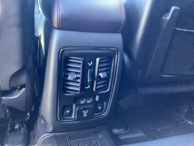 Used 2019 Jeep Grand Cherokee Trailhawk w/ Trailhawk Luxury Group AWD/4WD image 21