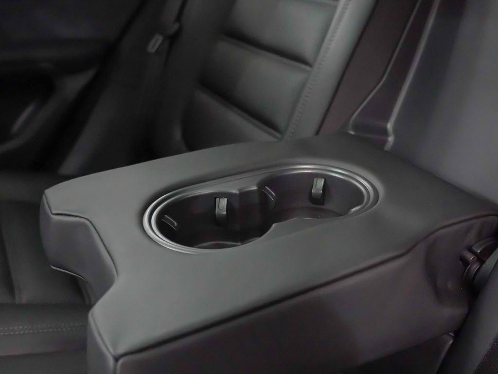 Certified 2025 Porsche Macan S image 33