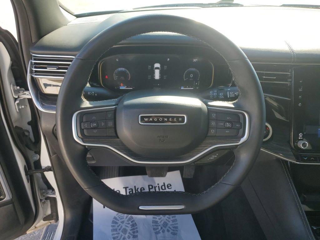 Used 2022 Jeep Wagoneer Series III w/ Premium Group I image 16