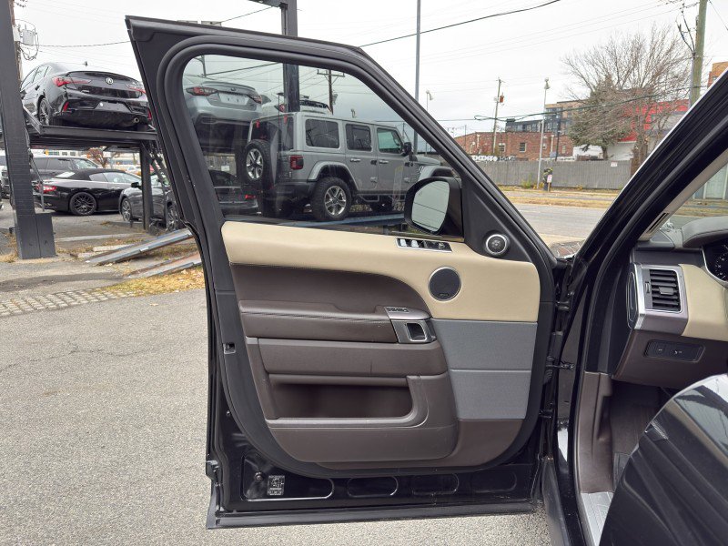 Used 2018 Land Rover Range Rover Sport HSE image 11