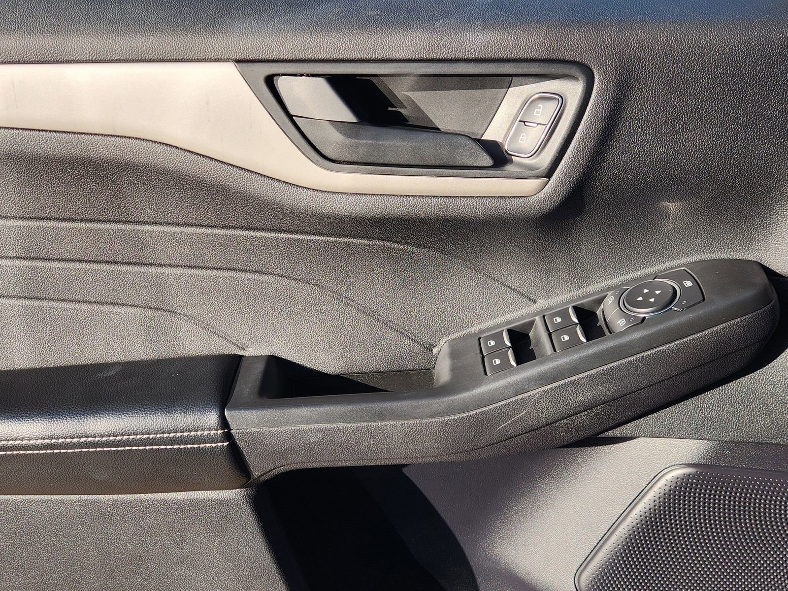 Used 2022 Ford Escape SE image 27