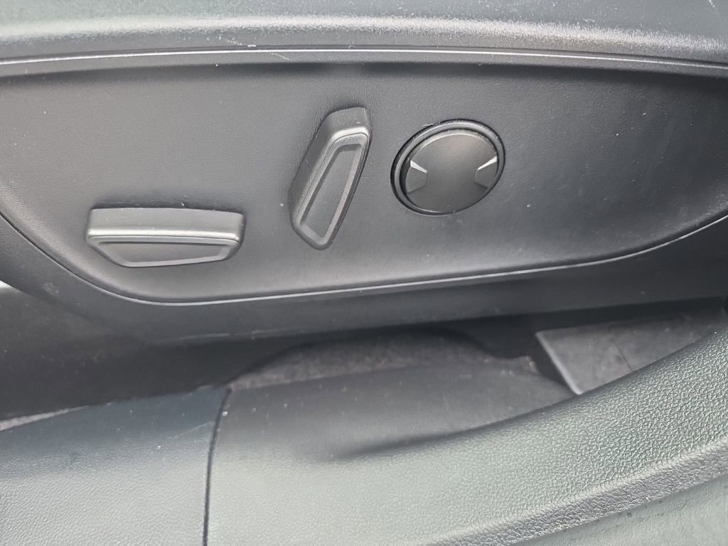 Used 2024 Ford Escape SE image 16