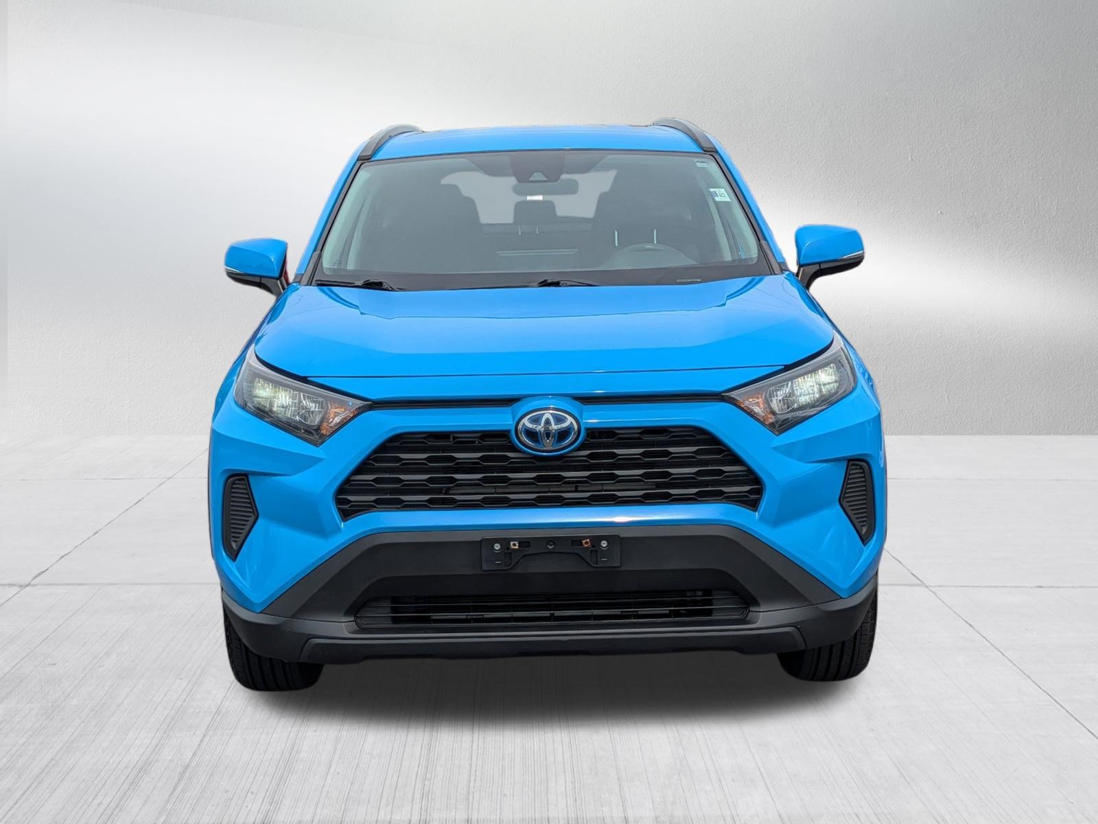 Used 2021 Toyota RAV4 LE AWD/4WD image 2