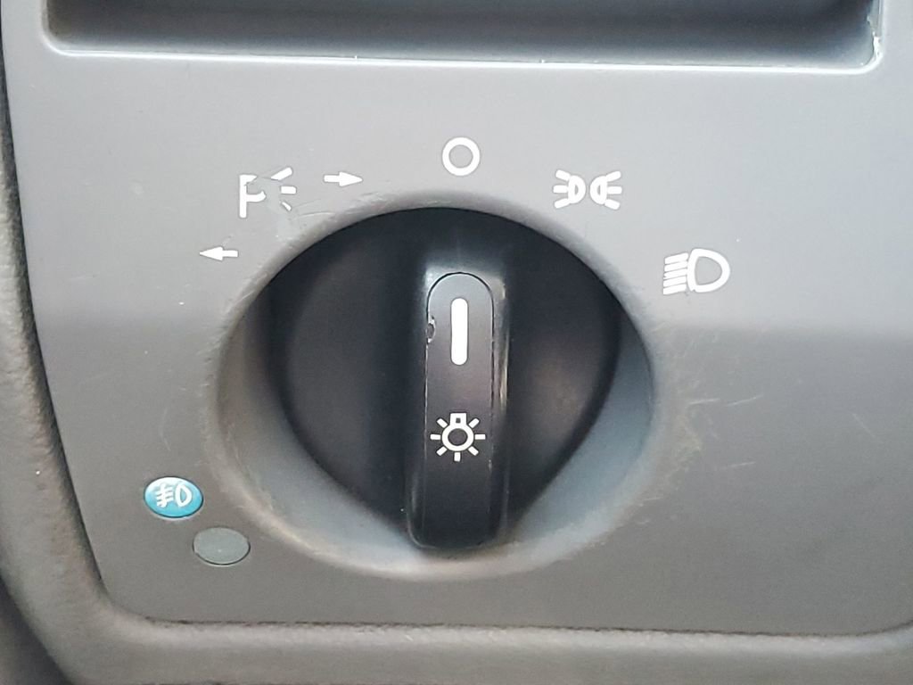 Used 2005 Chrysler Crossfire Limited image 17