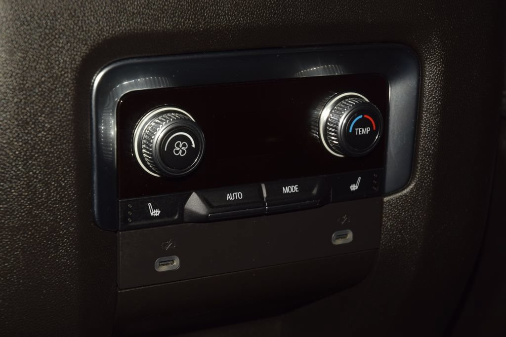 Used 2024 GMC Yukon XL Denali AWD/4WD image 46