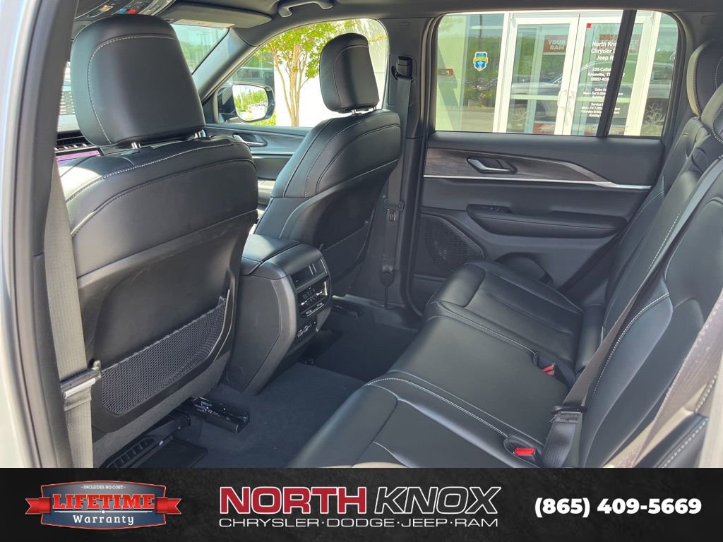 Used 2025 Jeep Grand Cherokee Limited AWD/4WD image 15