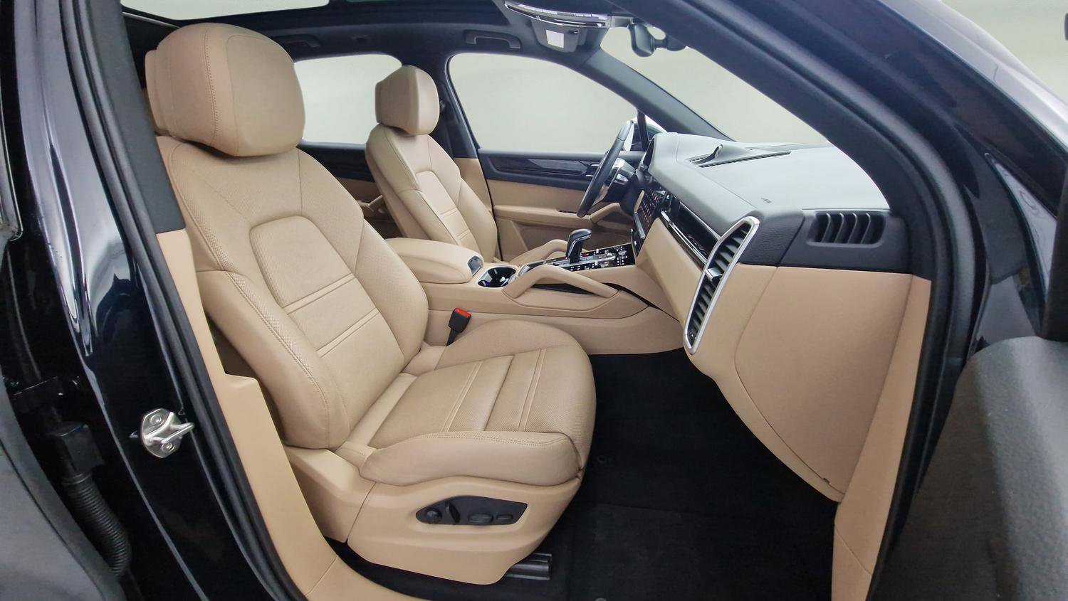 Used 2023 Porsche Cayenne image 25