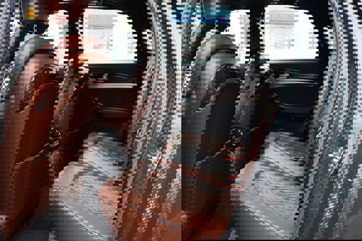 Used 2015 Audi A8 4.0T w/ Luxury Package image 19