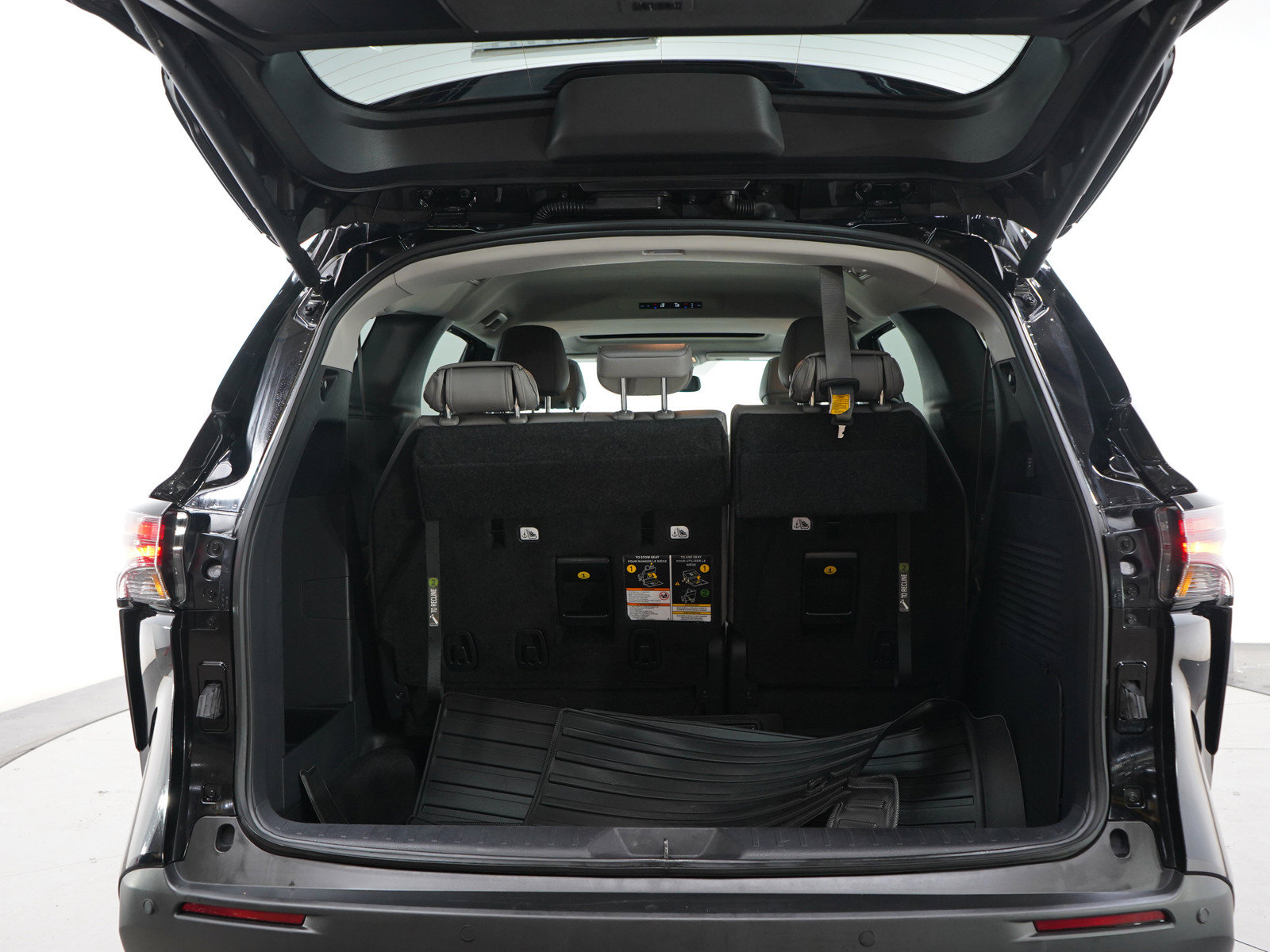 Used 2025 Toyota Sienna XLE w/ XLE Plus Package AWD/4WD image 18