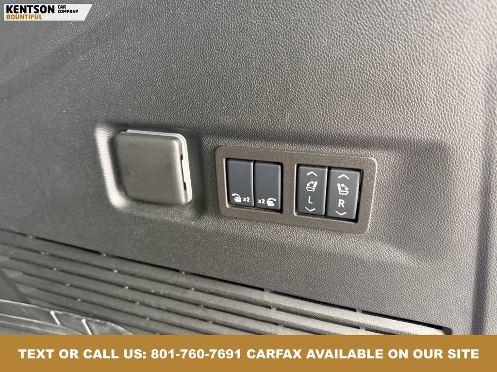 Used 2025 Chevrolet Suburban RST image 41