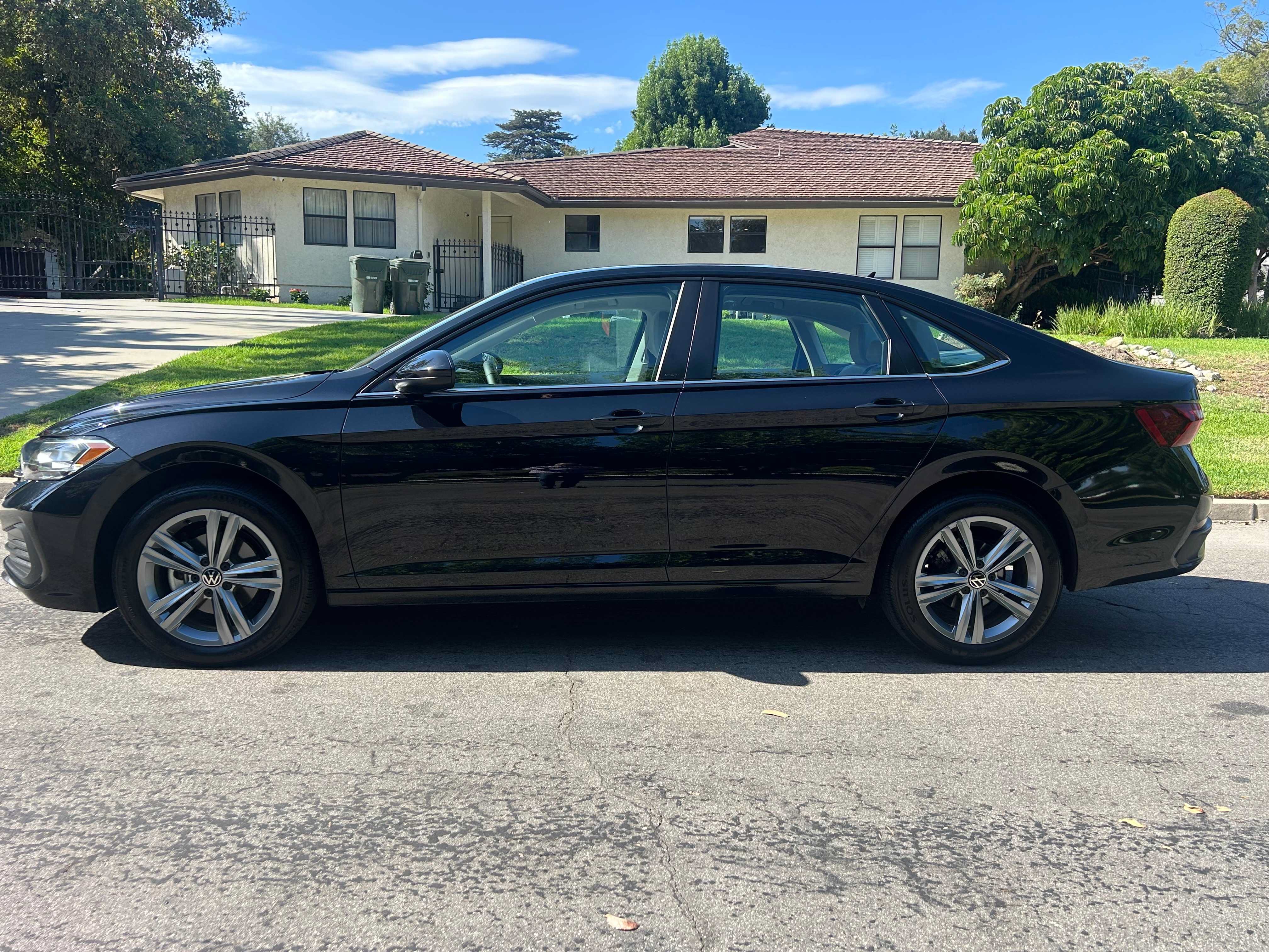 Used 2023 Volkswagen Jetta SE FWD image 4