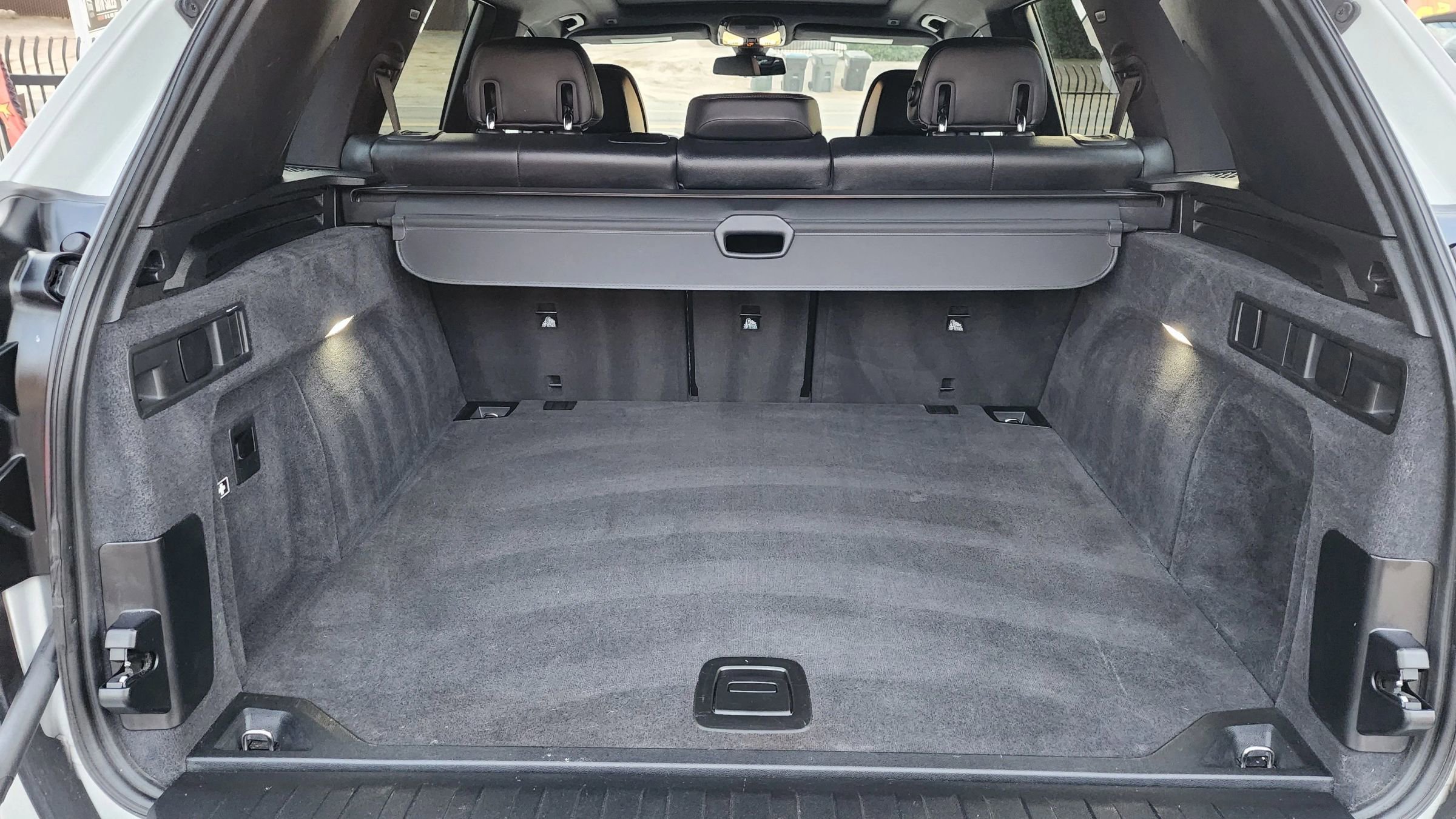 Used 2020 BMW X5 M50i w/ Premium Package image 35