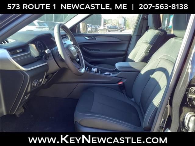 New 2024 Jeep Grand Cherokee L Laredo w/ Trailer Tow Package AWD/4WD image 12