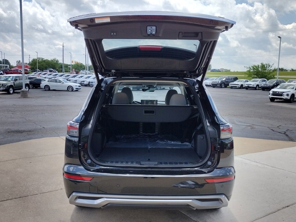 New 2025 Mitsubishi Outlander SE image 17