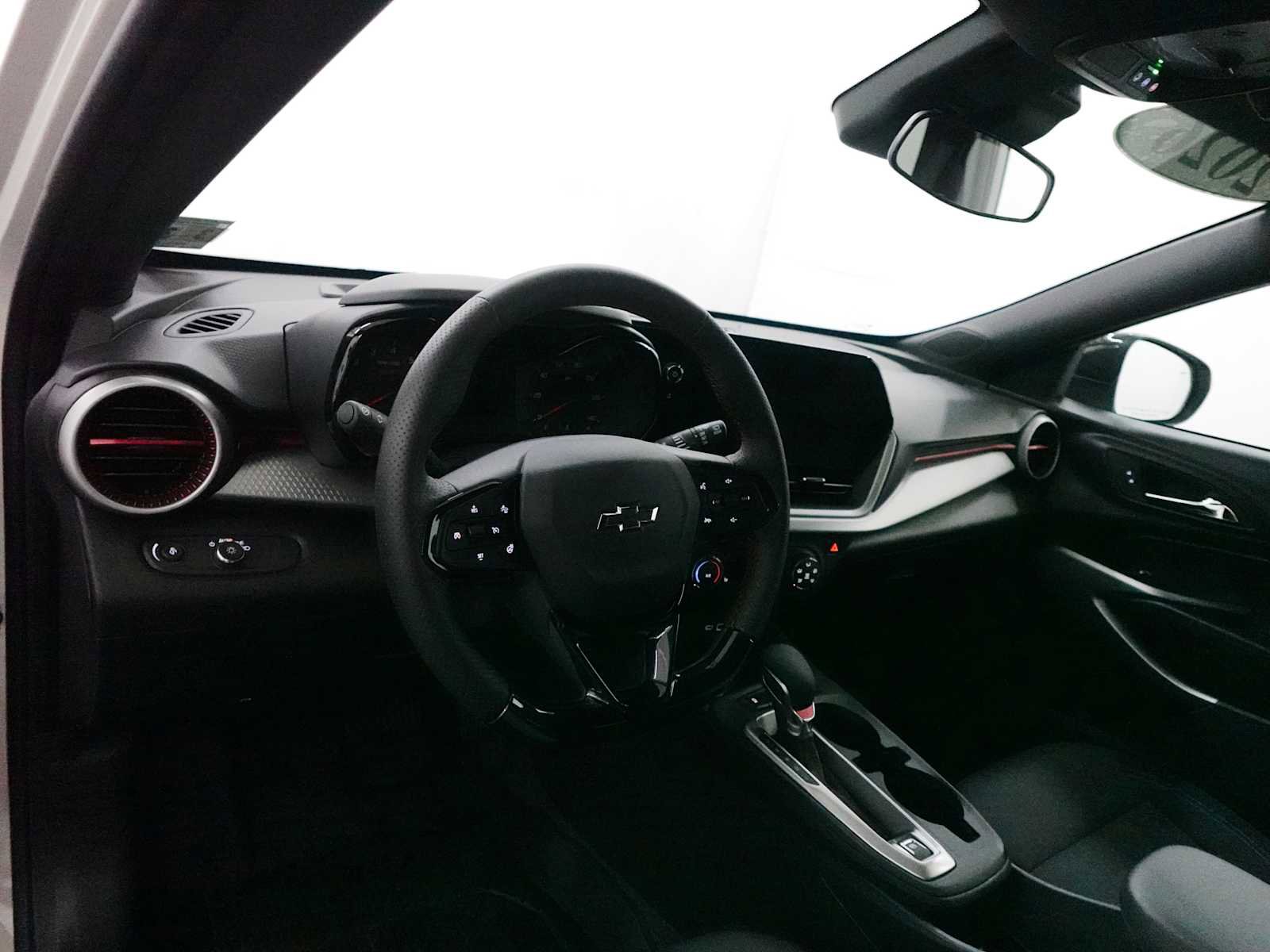 Used 2026 Chevrolet Trax RS FWD image 15