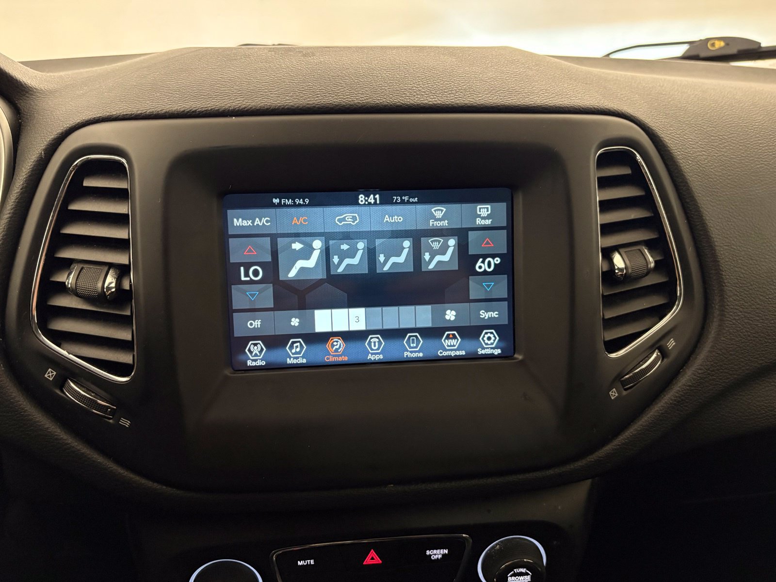 Used 2020 Jeep Compass Latitude AWD/4WD image 12