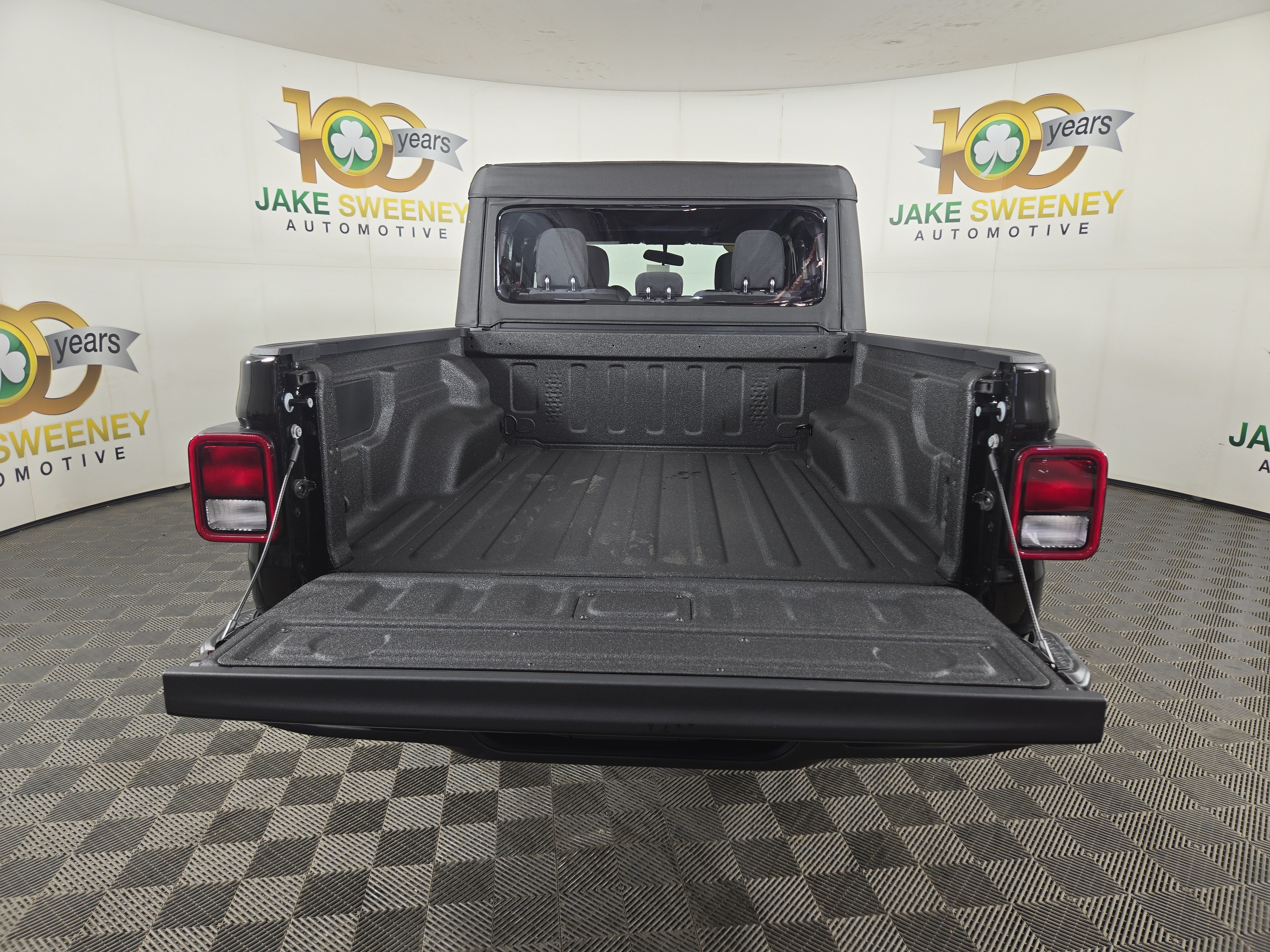 Certified 2026 Jeep Gladiator Sport AWD/4WD image 32