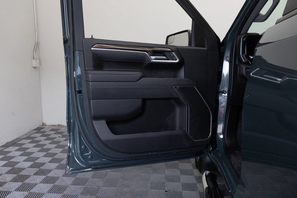 Used 2025 Chevrolet Silverado 1500 LT RWD image 16