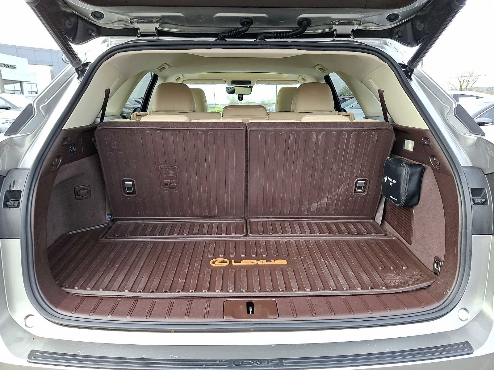 Used 2020 Lexus RX 350L Premium w/ Premium Package image 26