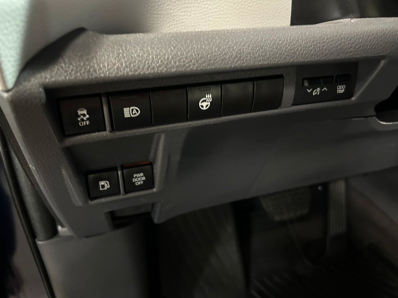 Used 2023 Toyota Sienna XSE AWD/4WD image 13
