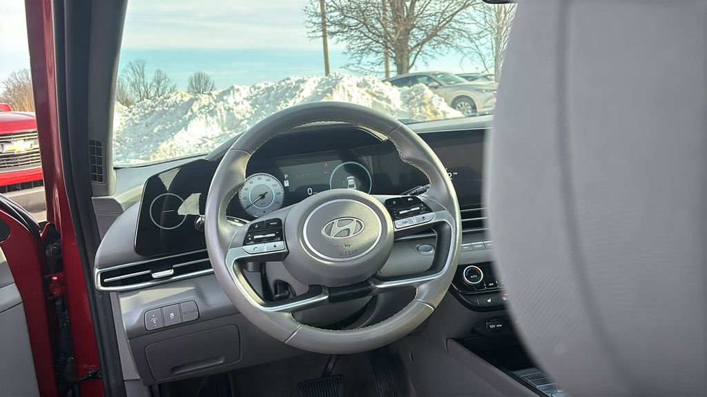 Used 2025 Hyundai Elantra SEL image 13