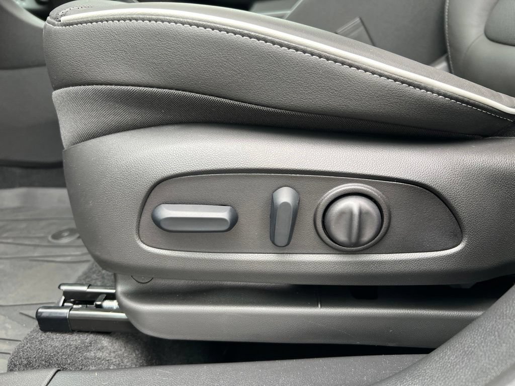 Used 2026 Buick Encore GX Avenir w/ Avenir Technology Package AWD/4WD image 11