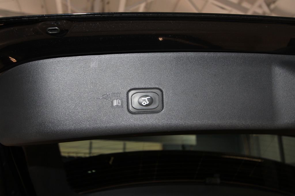 Used 2024 Lincoln Nautilus Premier image 39