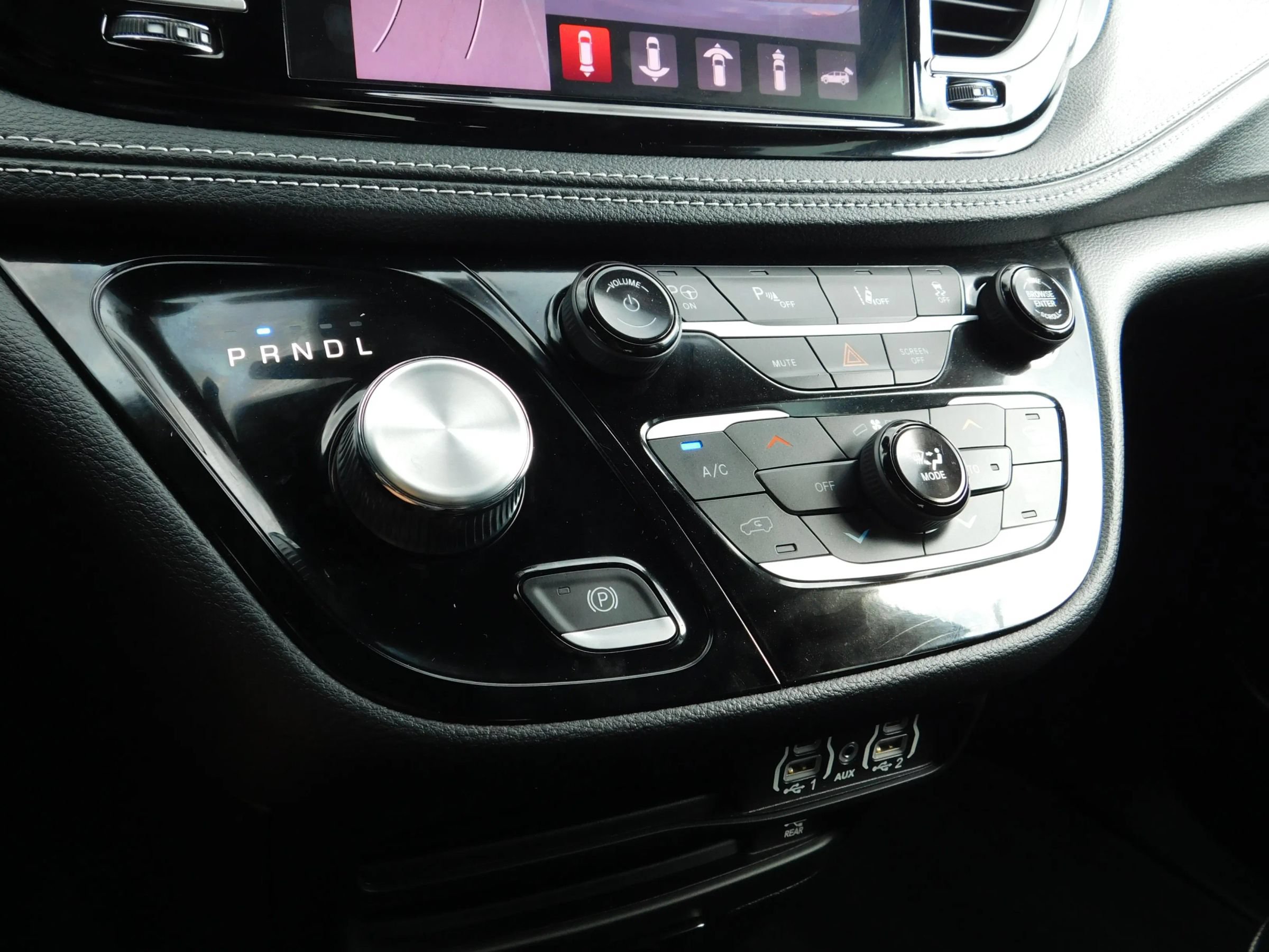 Used 2023 Chrysler Pacifica Touring-L w/ Uconnect Theater Family Group FWD image 22