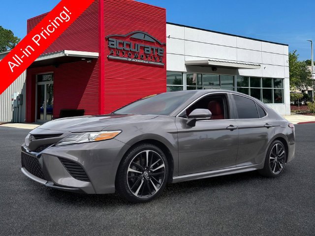 Used 2020 Toyota Camry XSE FWD image 1