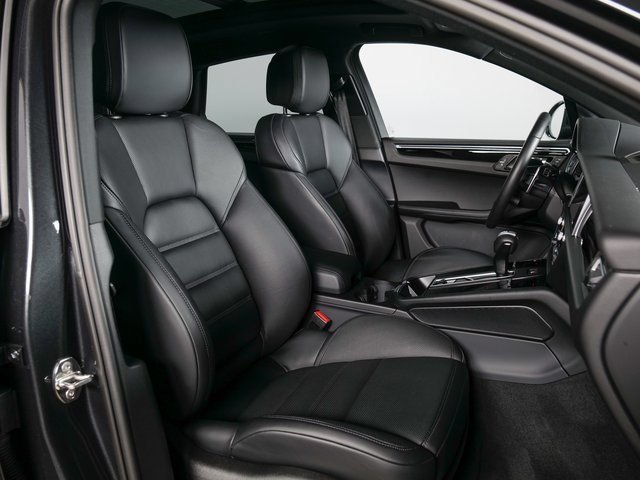 Certified 2026 Porsche Macan AWD/4WD image 11