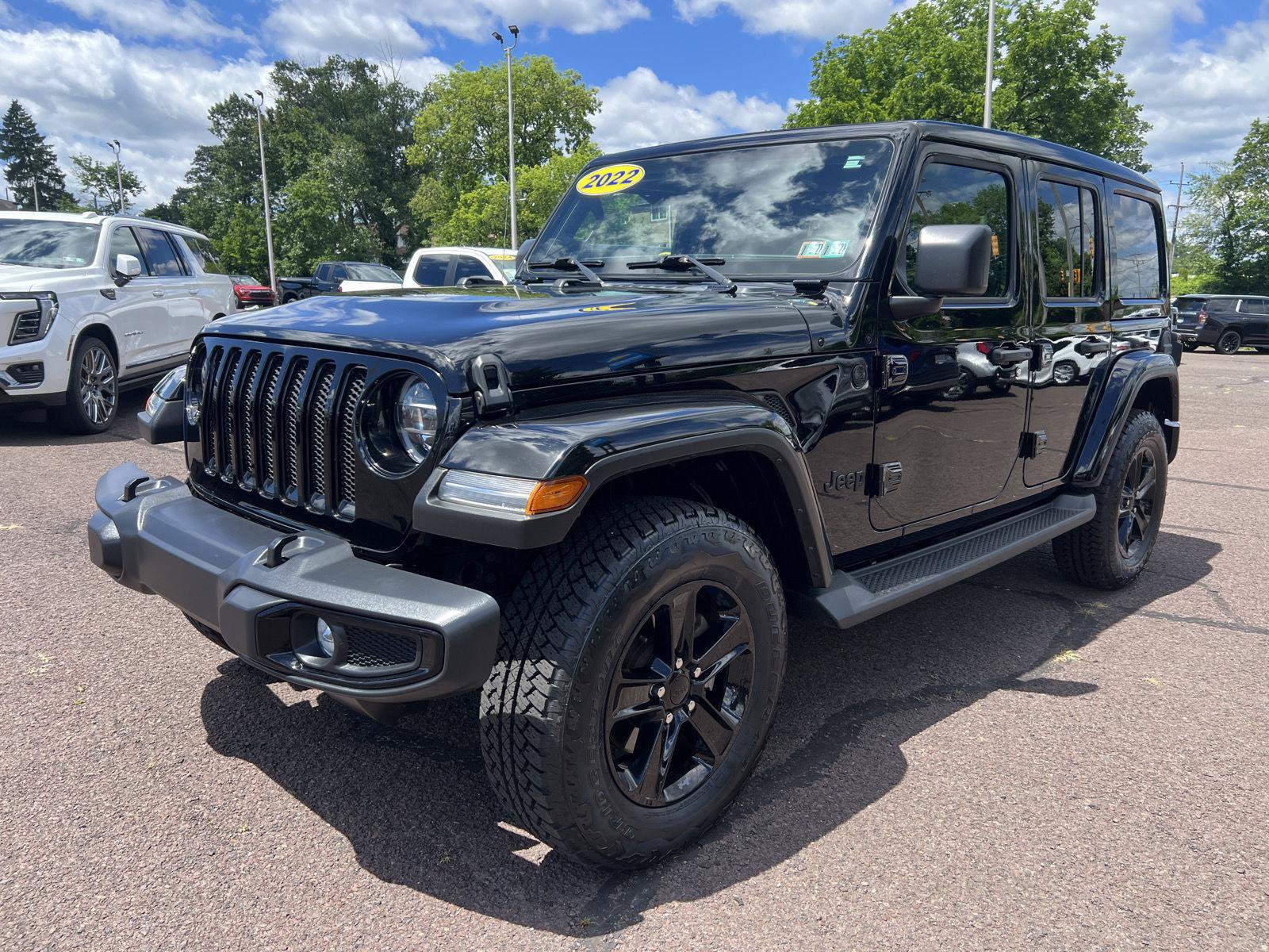 Used 2022 Jeep Wrangler Unlimited Sahara AWD/4WD image 3