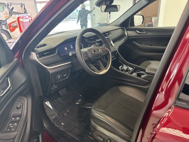 Used 2025 Jeep Grand Cherokee Altitude w/ Trailer Tow Package image 15