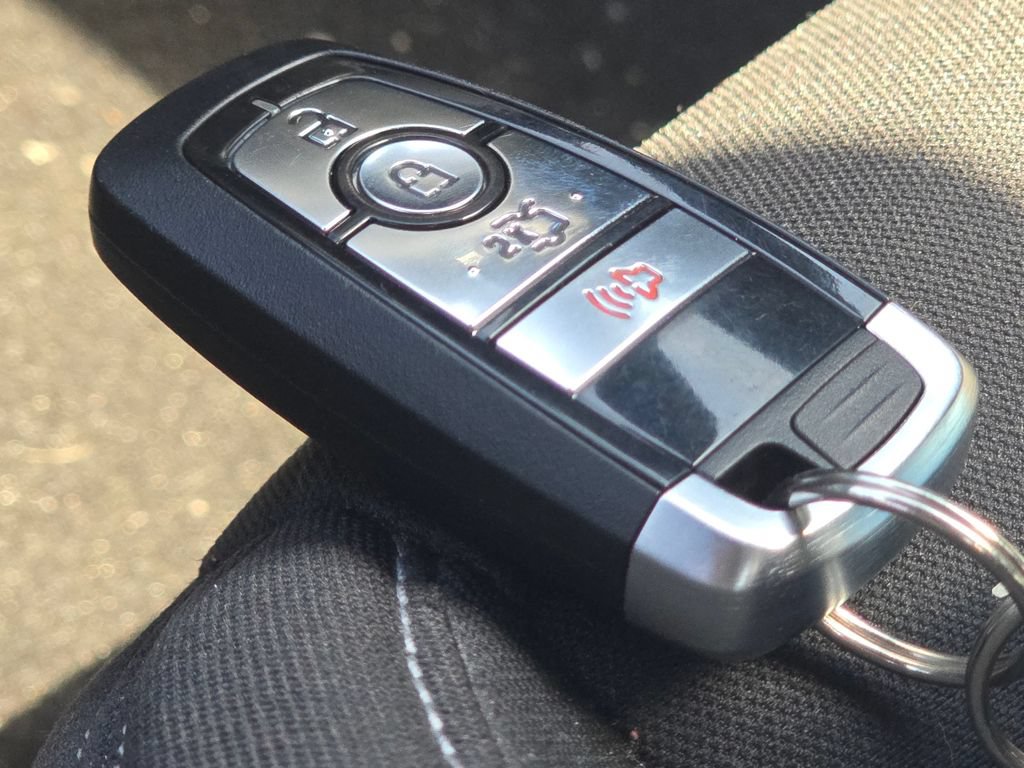 Used 2018 Ford Mustang Coupe RWD image 31