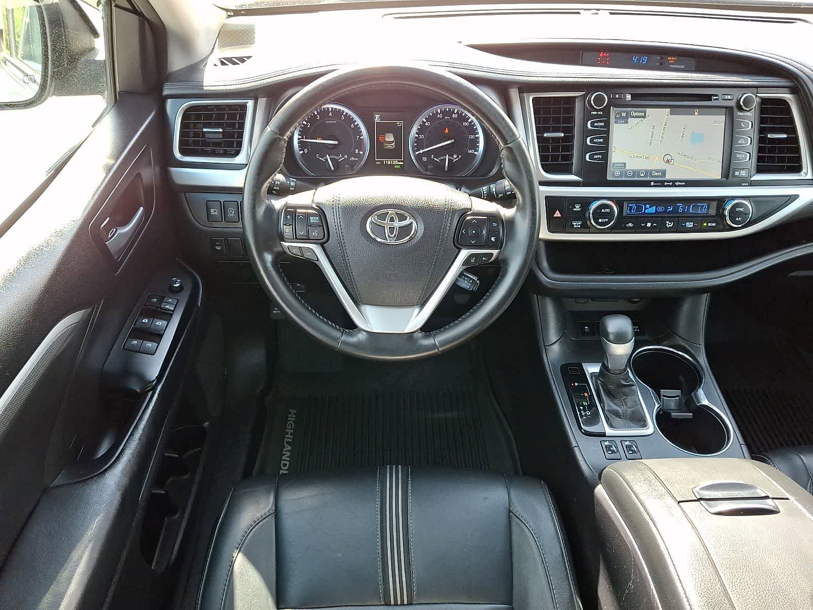 Used 2017 Toyota Highlander SE AWD/4WD image 16