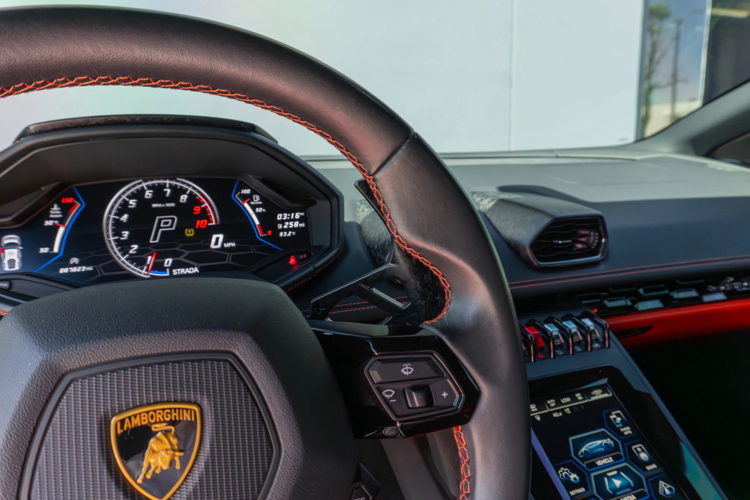 Used 2022 Lamborghini Huracan EVO RWD image 60