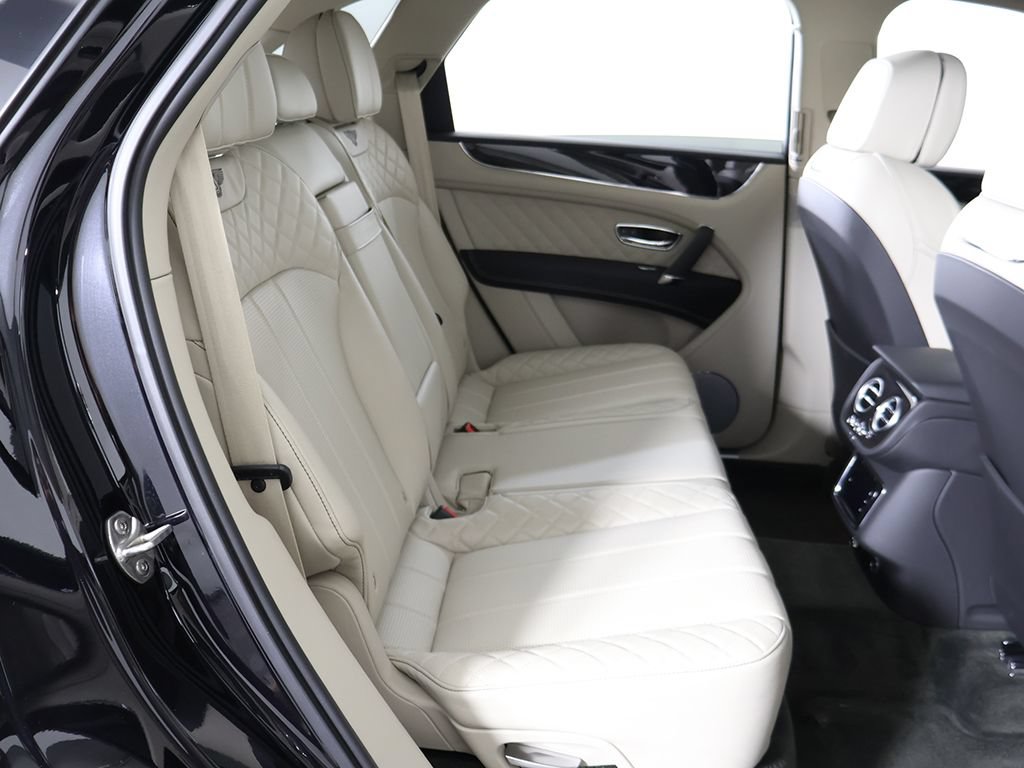 Used 2020 Bentley Bentayga Plug-In Hybrid AWD/4WD image 44