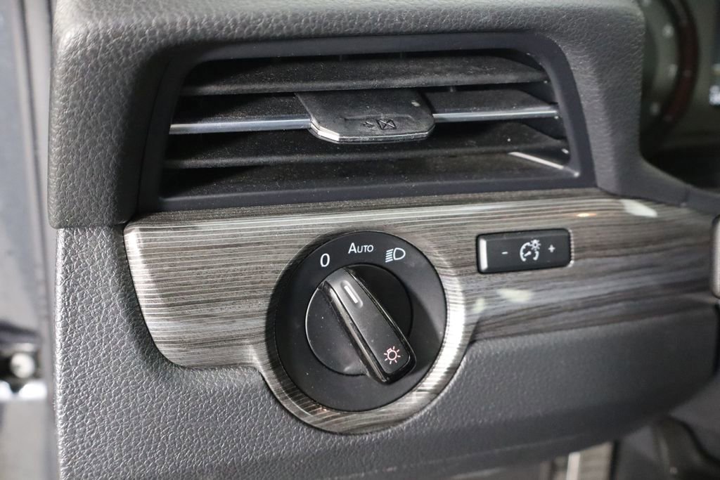 Used 2022 Volkswagen Passat 2.0T R-Line image 24