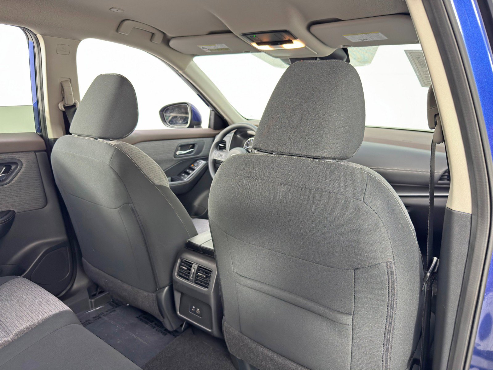 Used 2023 Nissan Rogue SV FWD image 32