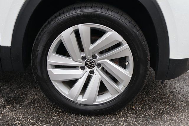 Certified 2023 Volkswagen Atlas Cross Sport SE image 9