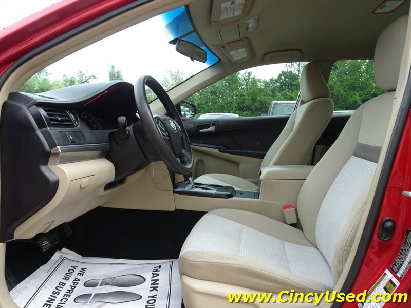 Used 2012 Toyota Camry LE FWD image 12